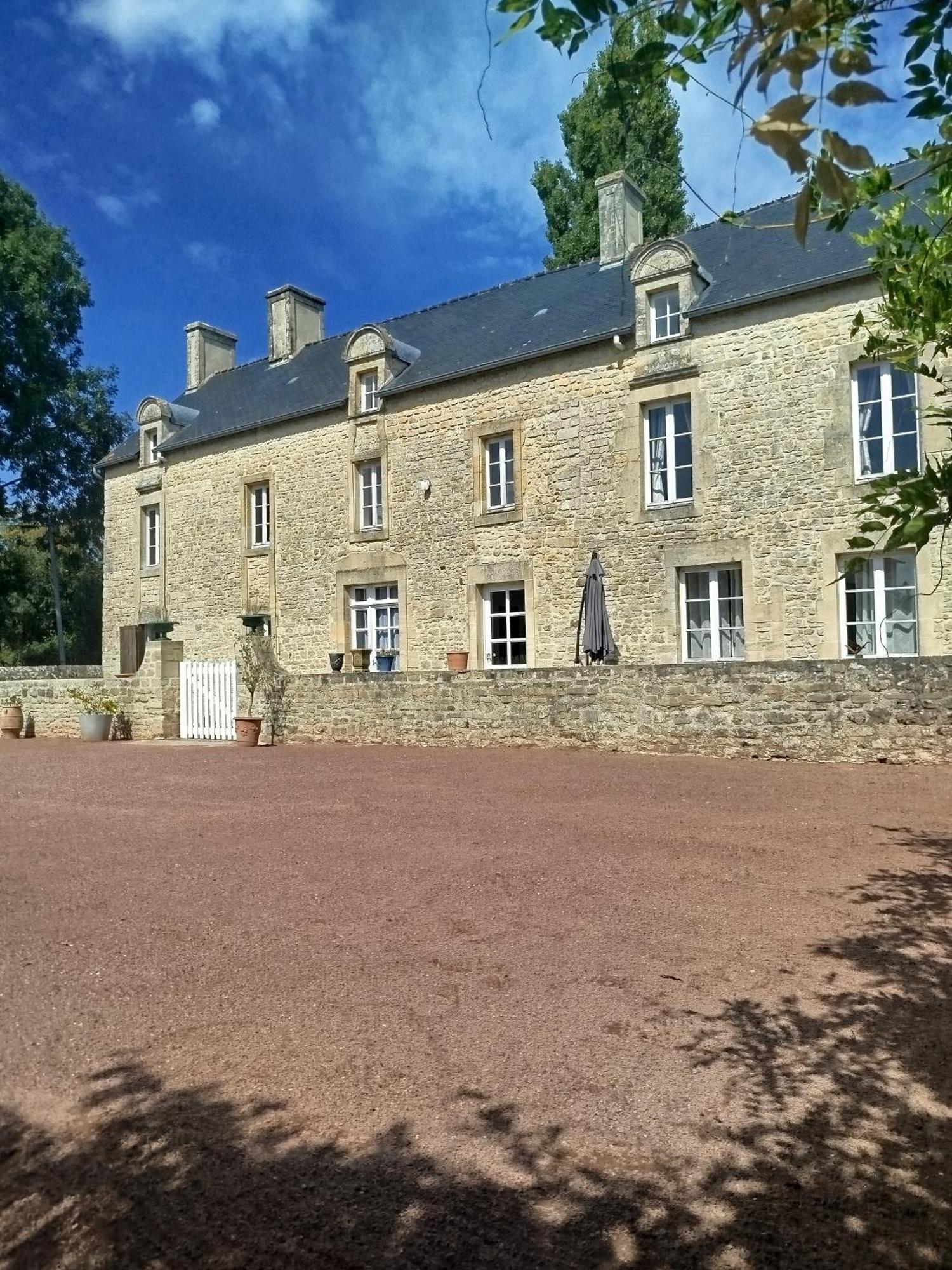 Maison De Charme Tour-en-Bessin Exterior foto