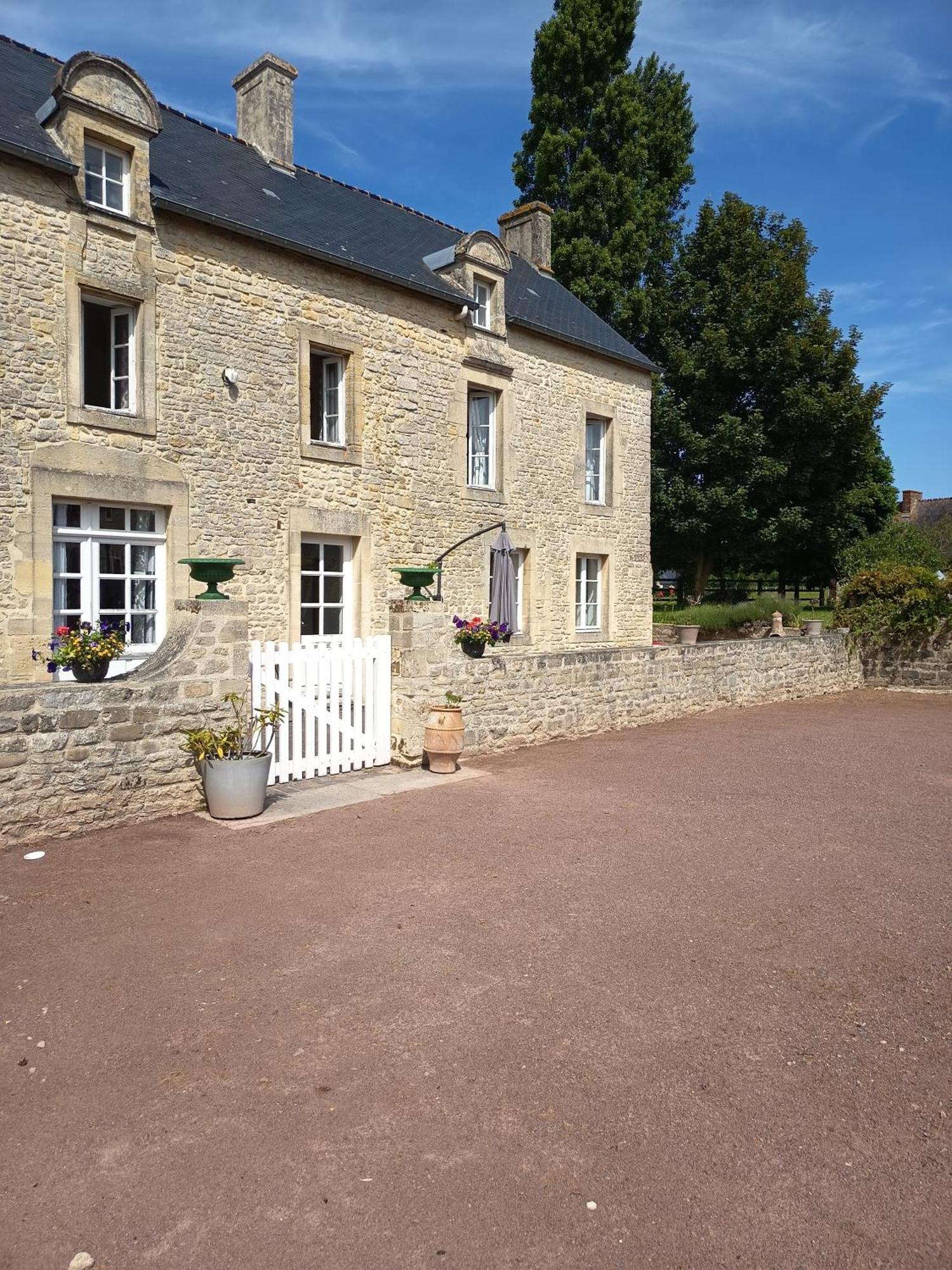 Maison De Charme Tour-en-Bessin Exterior foto